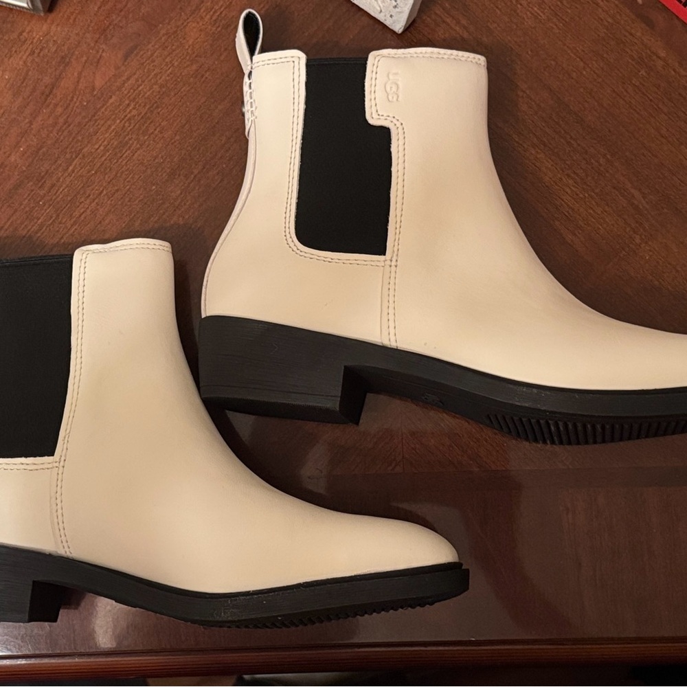 UGG Emmeth Jasmine boots - Size 9